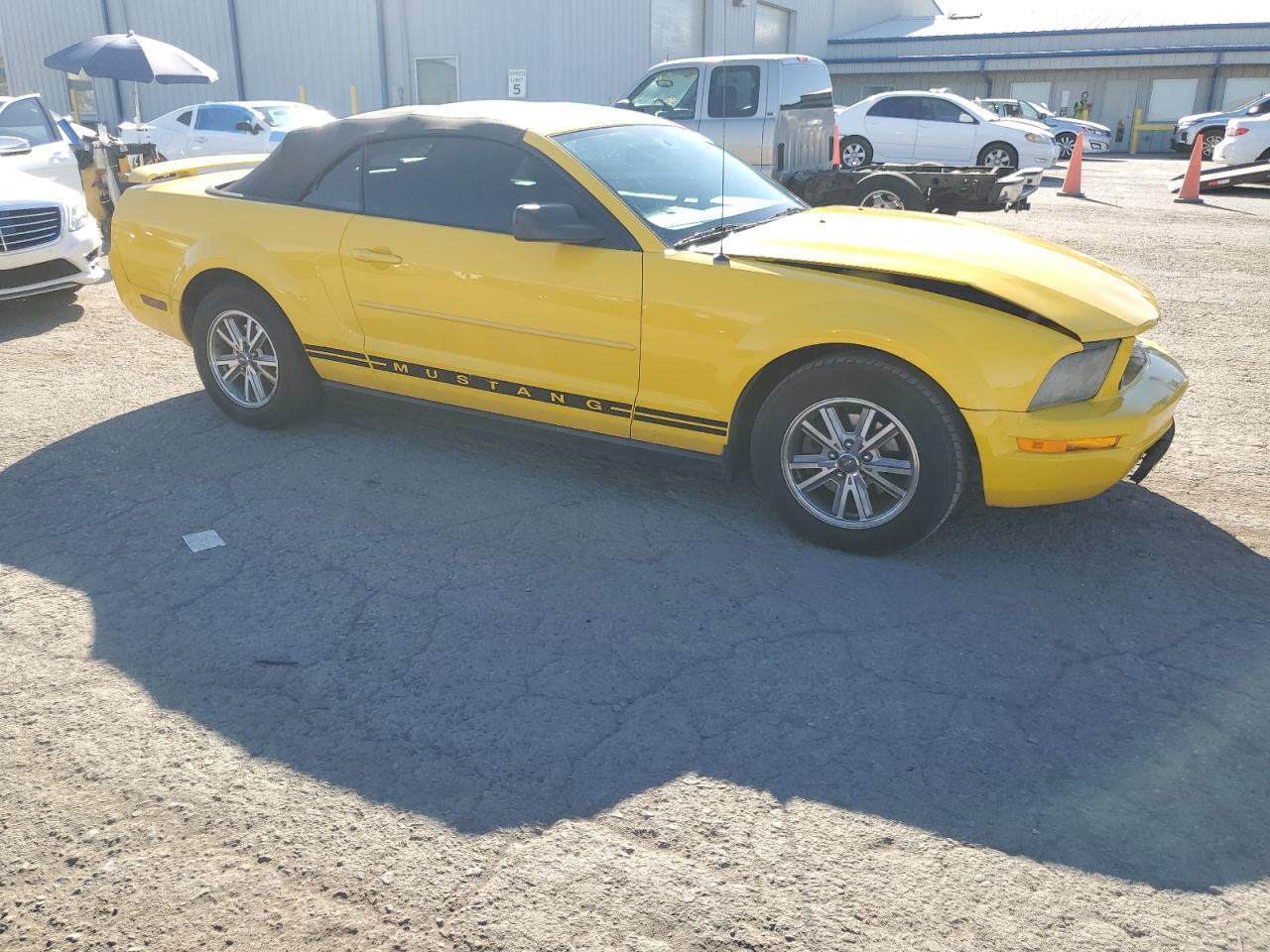 2005 Ford Mustang - Image 4