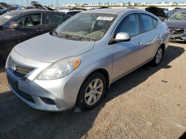 2014 Nissan Versa S იყიდება Elgin-ში, IL - Front End