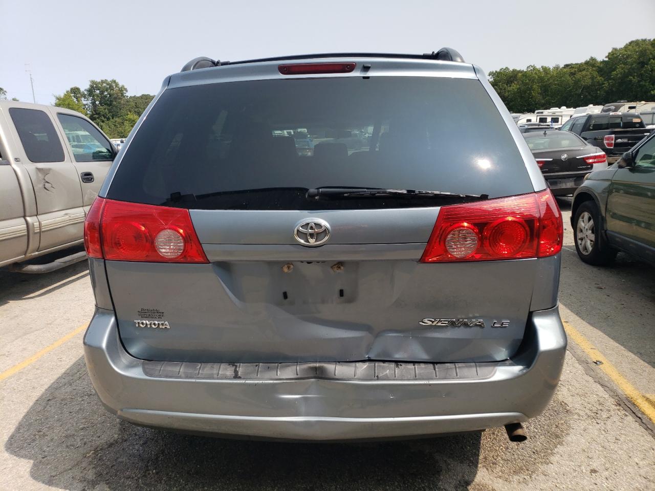 2010 Toyota Sienna - Image 6