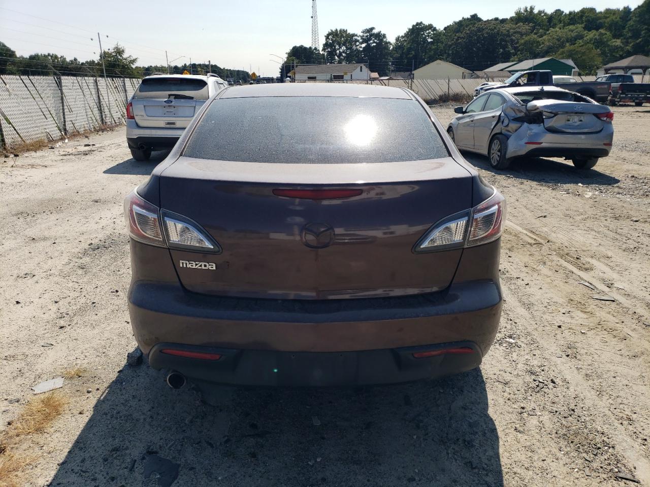 2011 Mazda 3 I VIN: JM1BL1VG8B1408898 Lot: 70633374