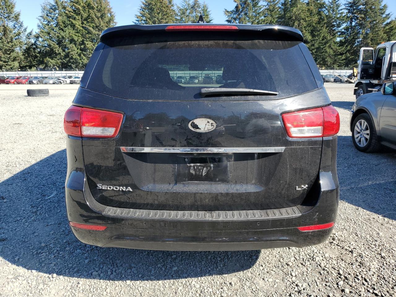 KNDMB5C1XG6089211 2016 Kia Sedona Lx