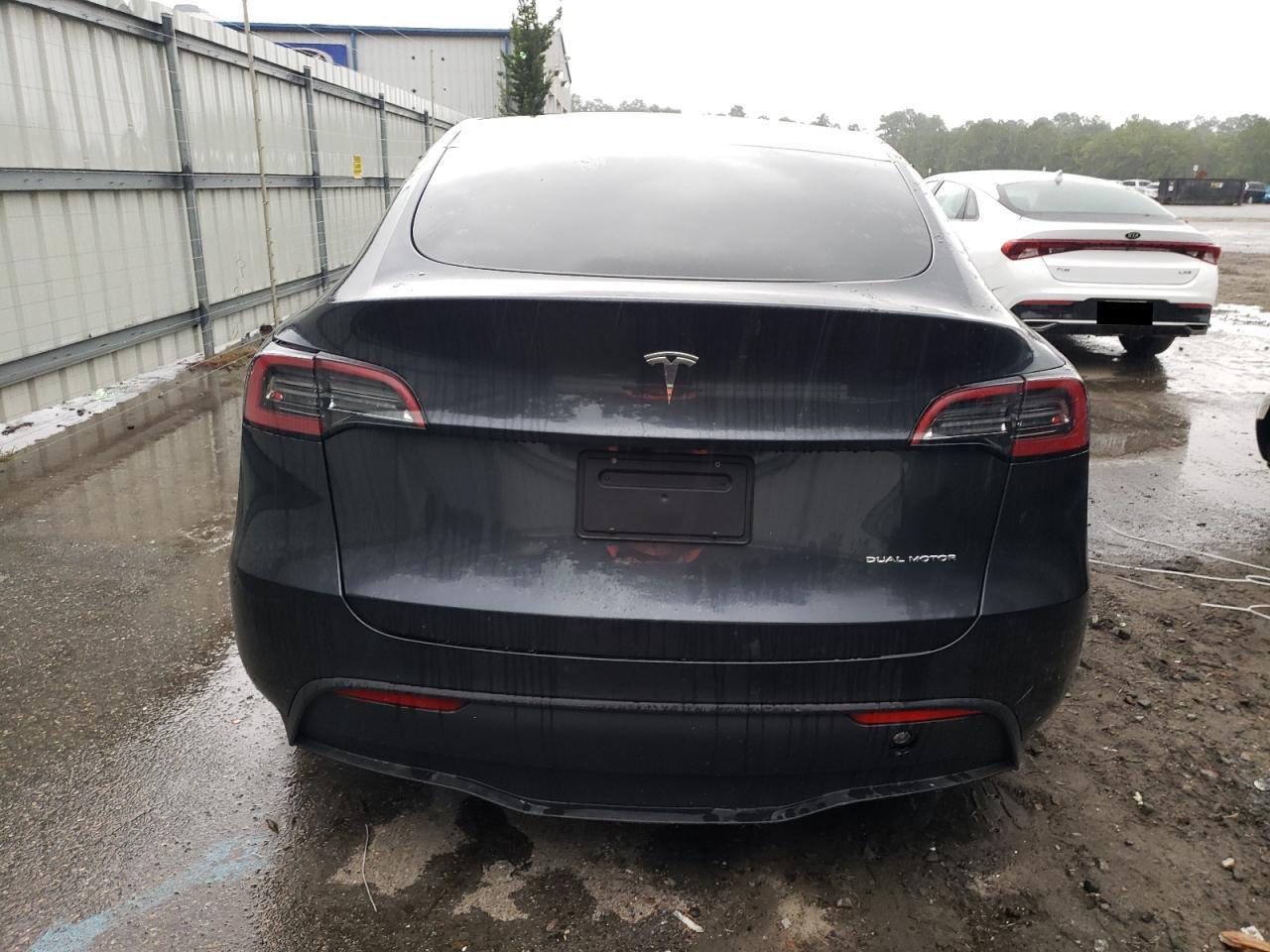 2024 Tesla Model Y VIN: 7SAYGDEE5RA300089 Lot: 70046934