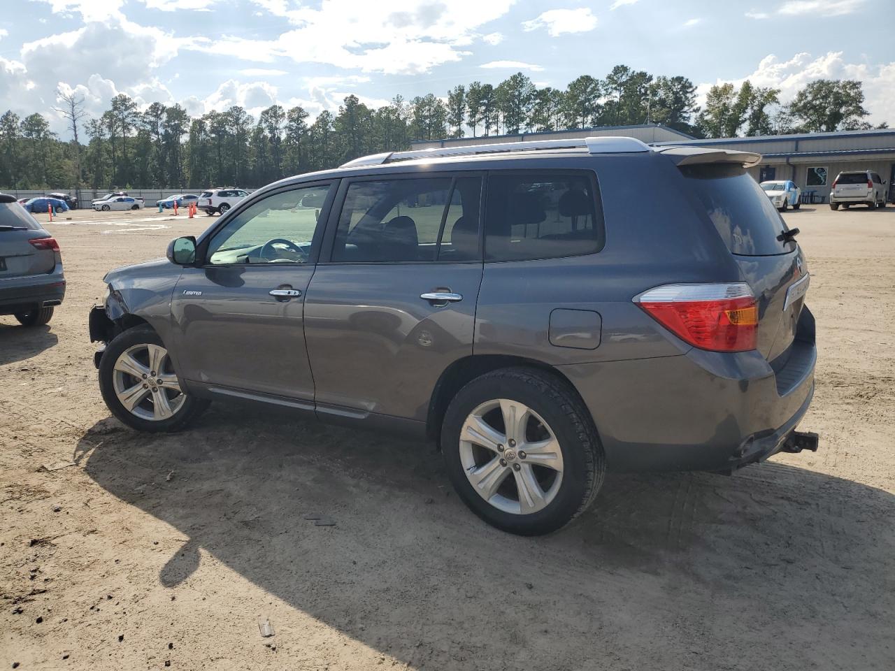 2010 Toyota Highlander - Image 2