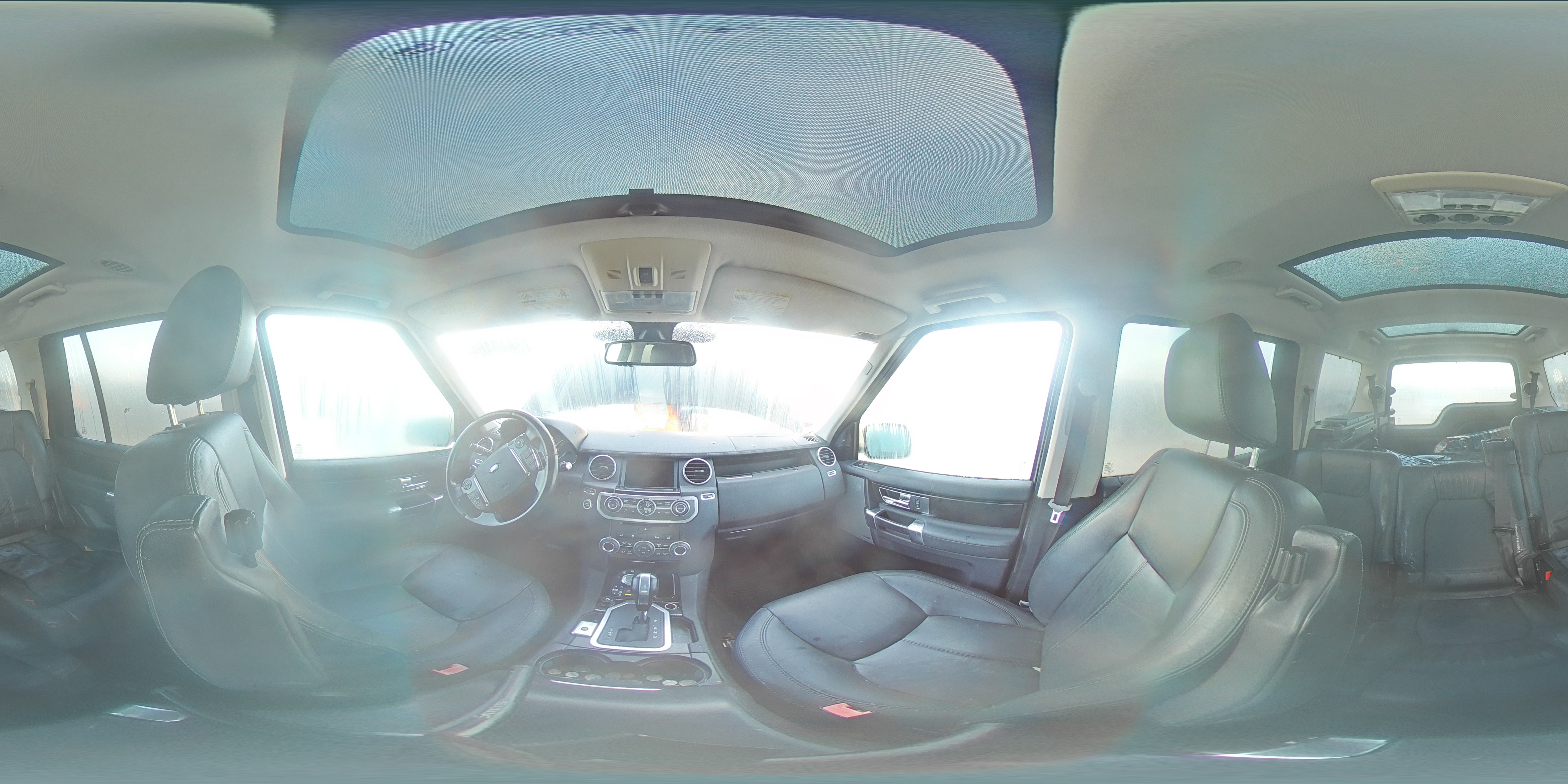 2013 Land Rover LR4 - Image 13