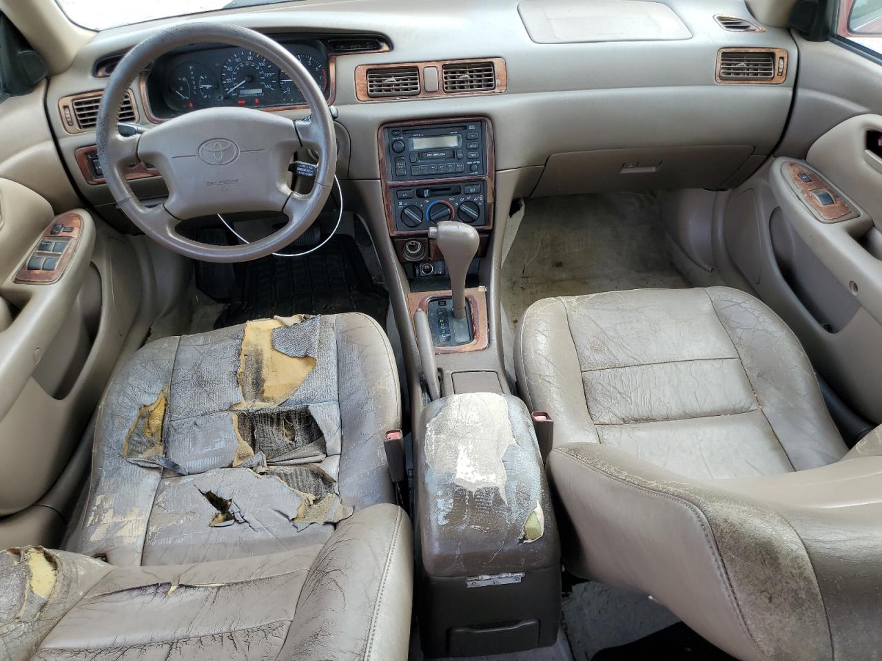 1999 Toyota Camry Le VIN: JT2BG28K2X0353235 Lot: 50685075