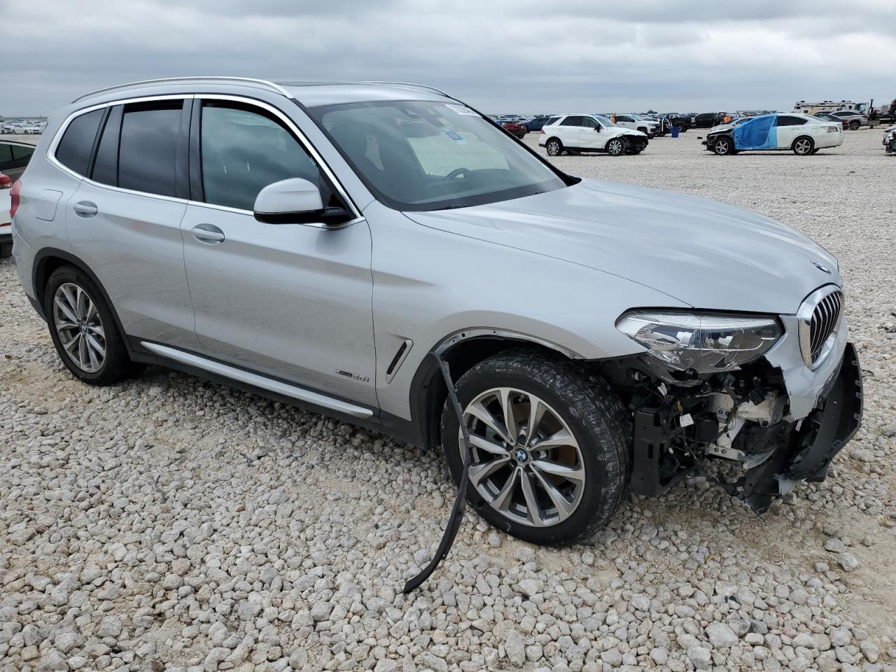 VIN 5UXTR9C56JLD61748 2018 BMW X3 no.4