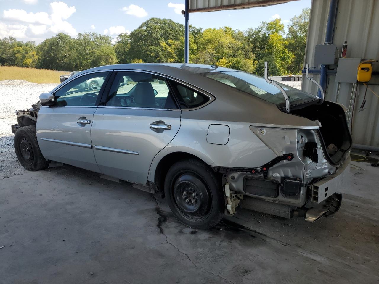2017 Toyota Avalon - Image 2