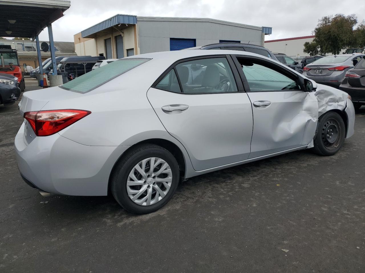 VIN 2T1BURHE4JC064342 2018 TOYOTA COROLLA no.3