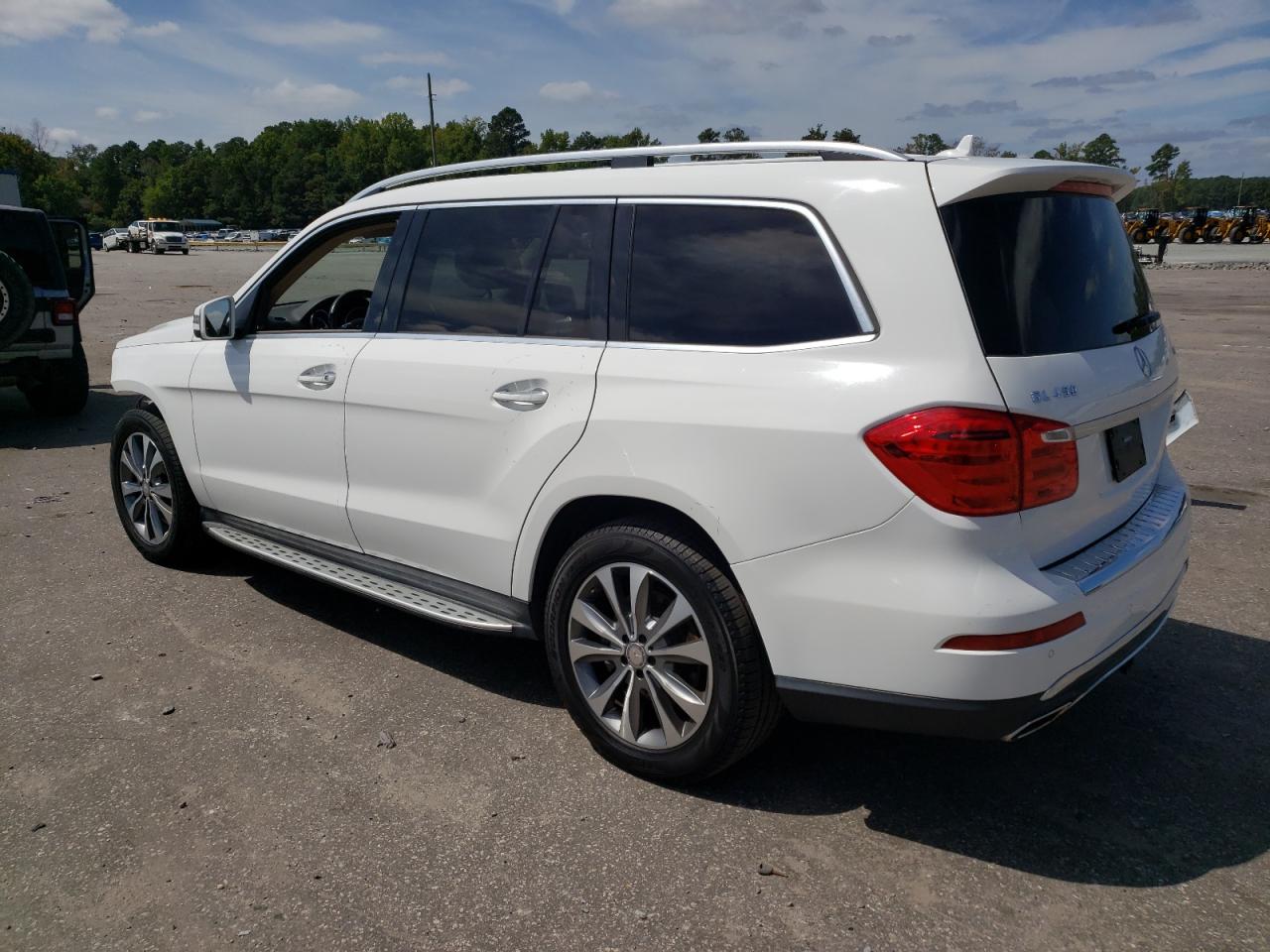 VIN 4JGDF6EE8GA698672 2016 MERCEDES-BENZ GL-CLASS no.2