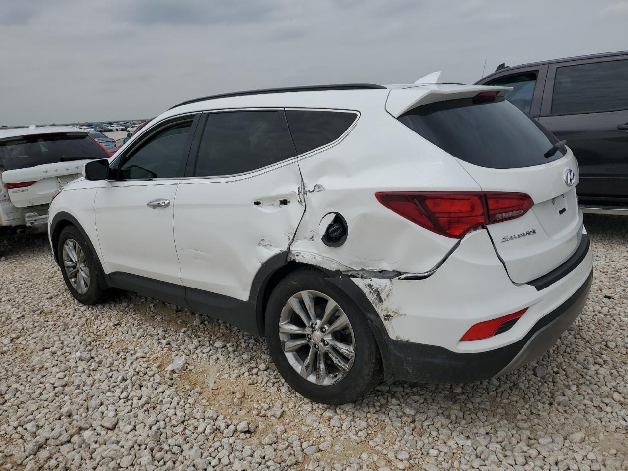 5XYZU4LA2JG524124 2018 HYUNDAI SANTA FE - Image 2