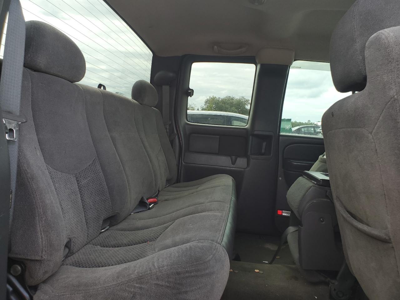 2005 Chevrolet Silverado - Image 10