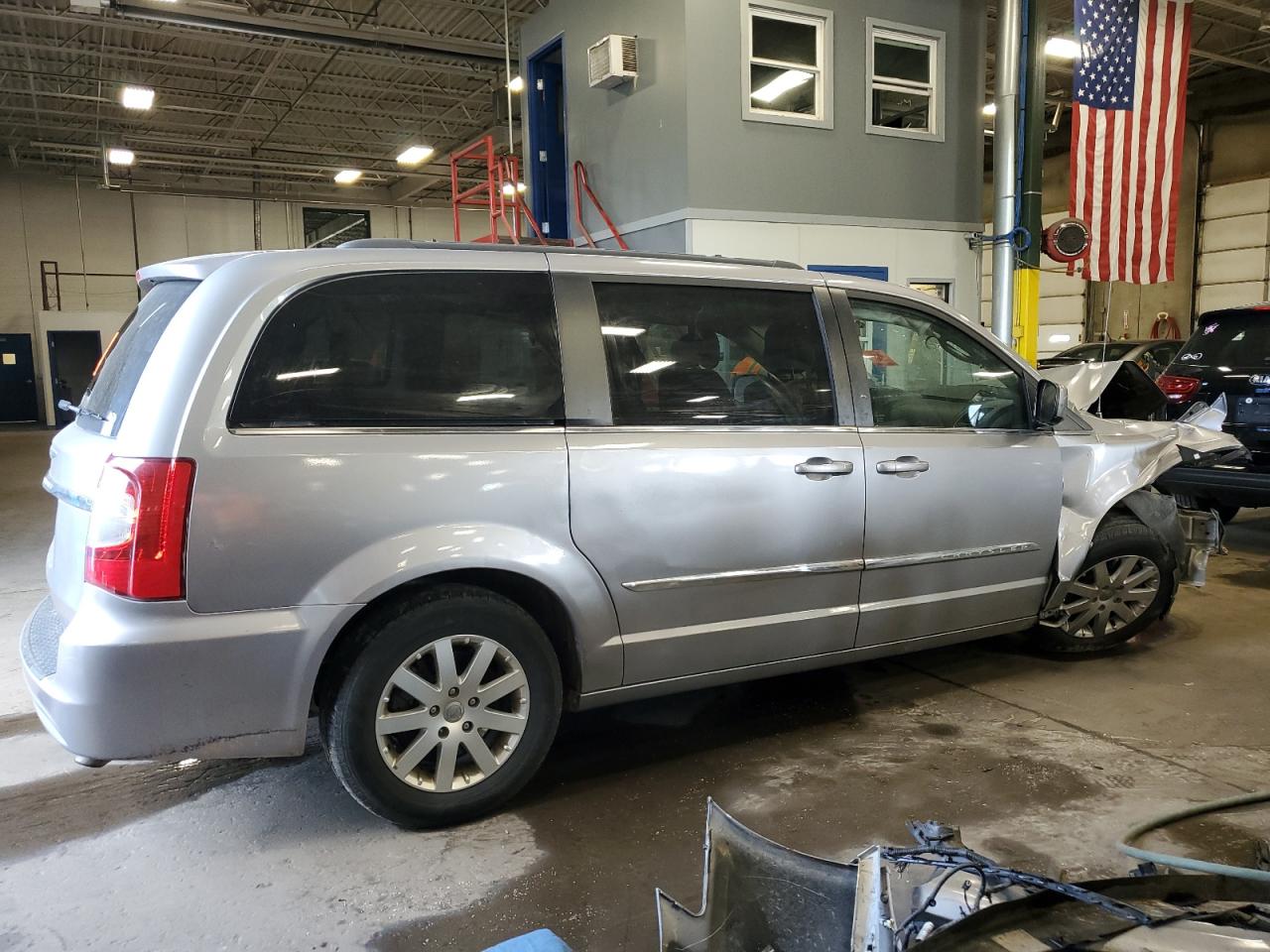 2015 Chrysler Town & Country - Image 3