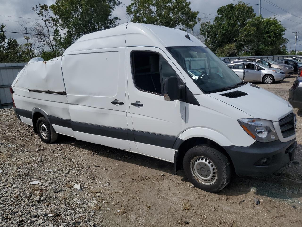 VIN WD3PE8DC3FP121781 2015 MERCEDES-BENZ SPRINTER no.4