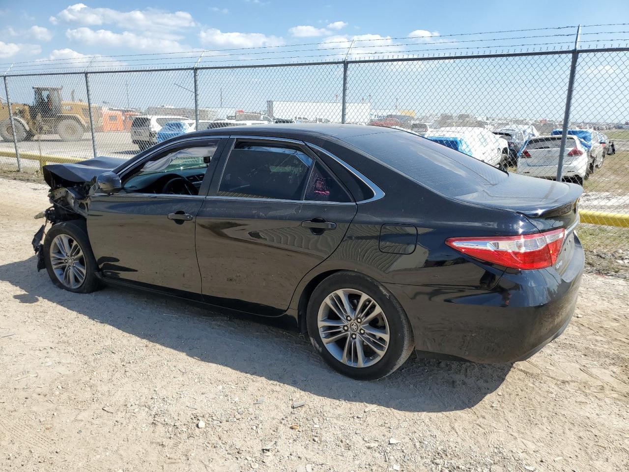 4T1BF1FK2HU691568 2017 TOYOTA CAMRY - Image 2