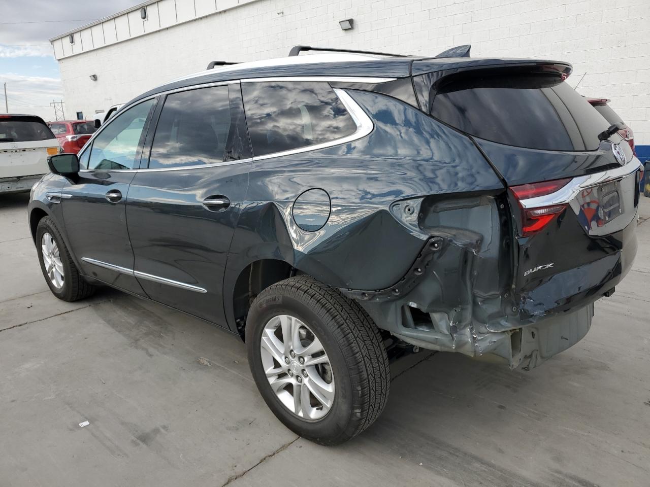 5GAEVAKW0JJ240094 2018 BUICK ENCLAVE - Image 2