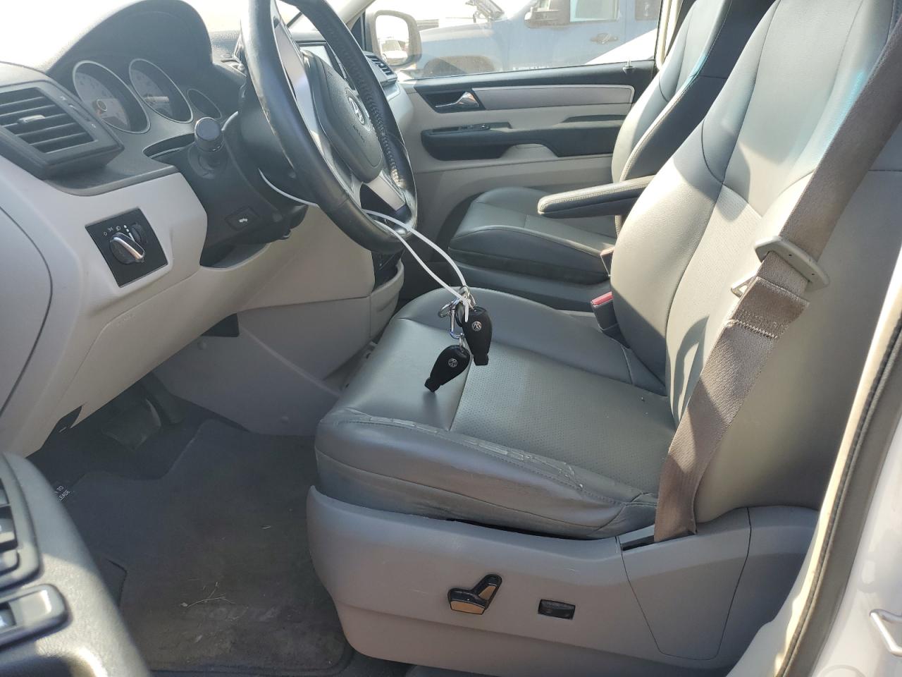 2C4RVABG7ER135241 2014 Volkswagen Routan Se