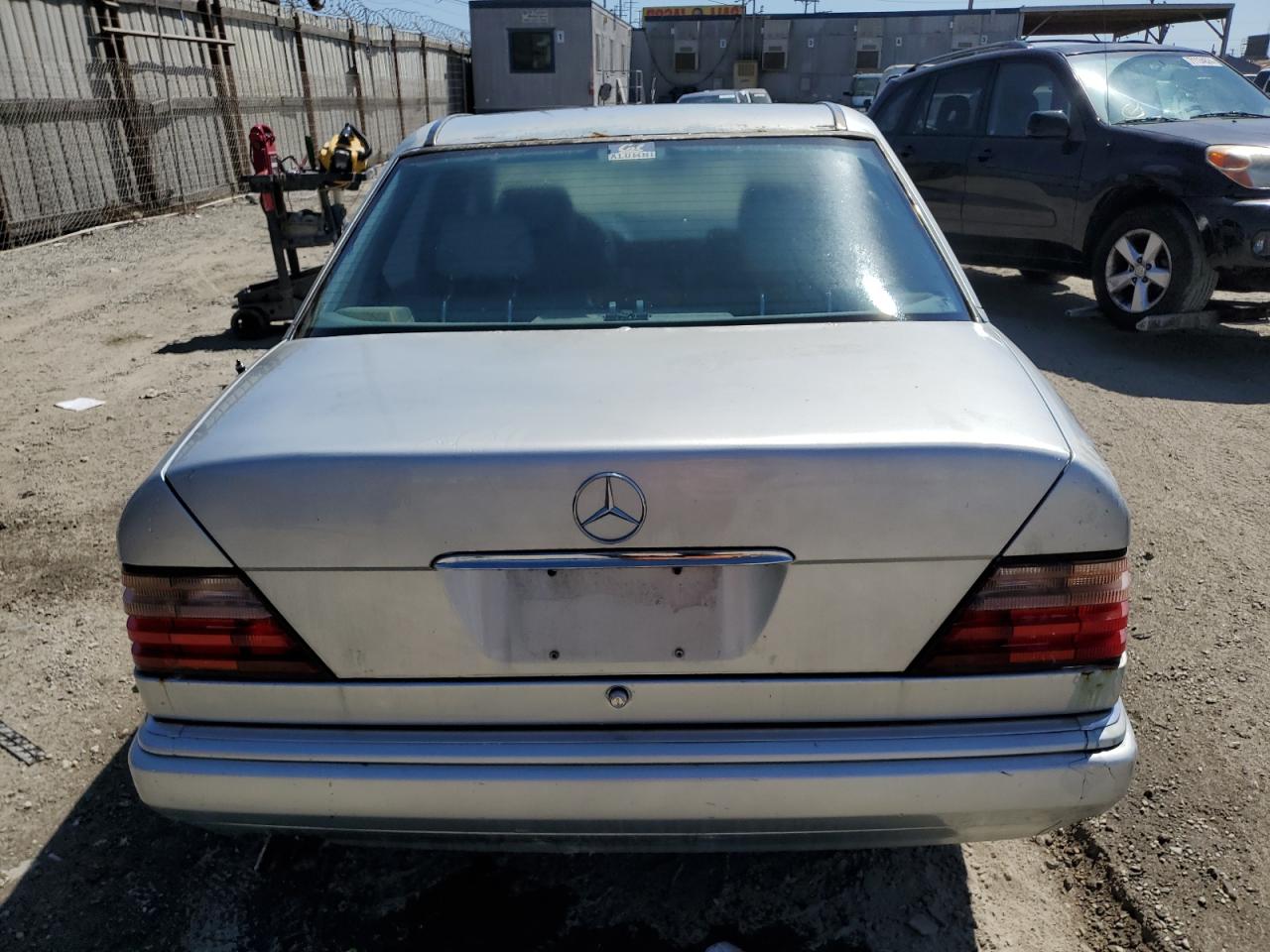 1994 Mercedes-Benz E 320 VIN: WDBEA32E7RC139551 Lot: 71108154