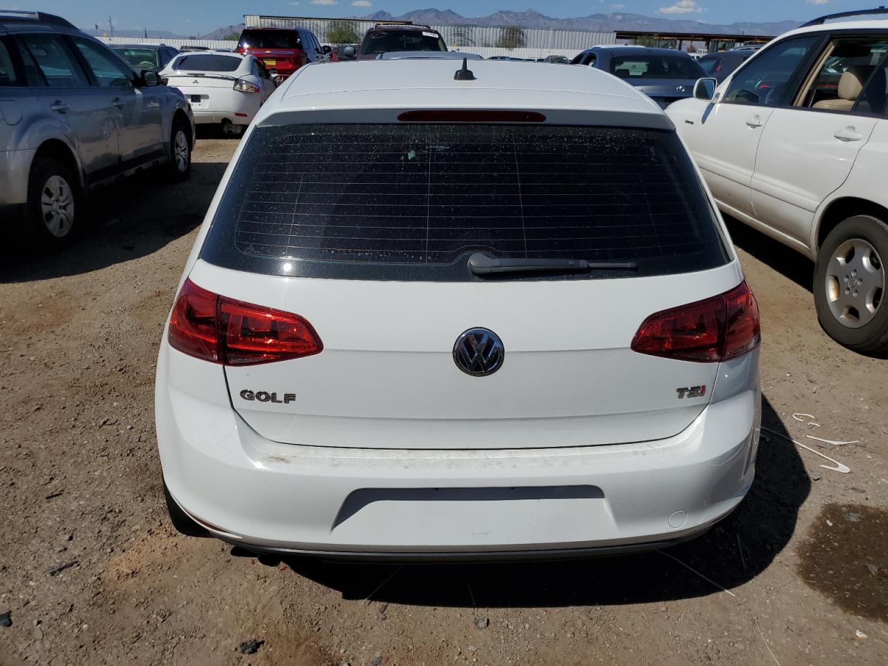 3VW217AU0HM005611 2017 Volkswagen Golf S