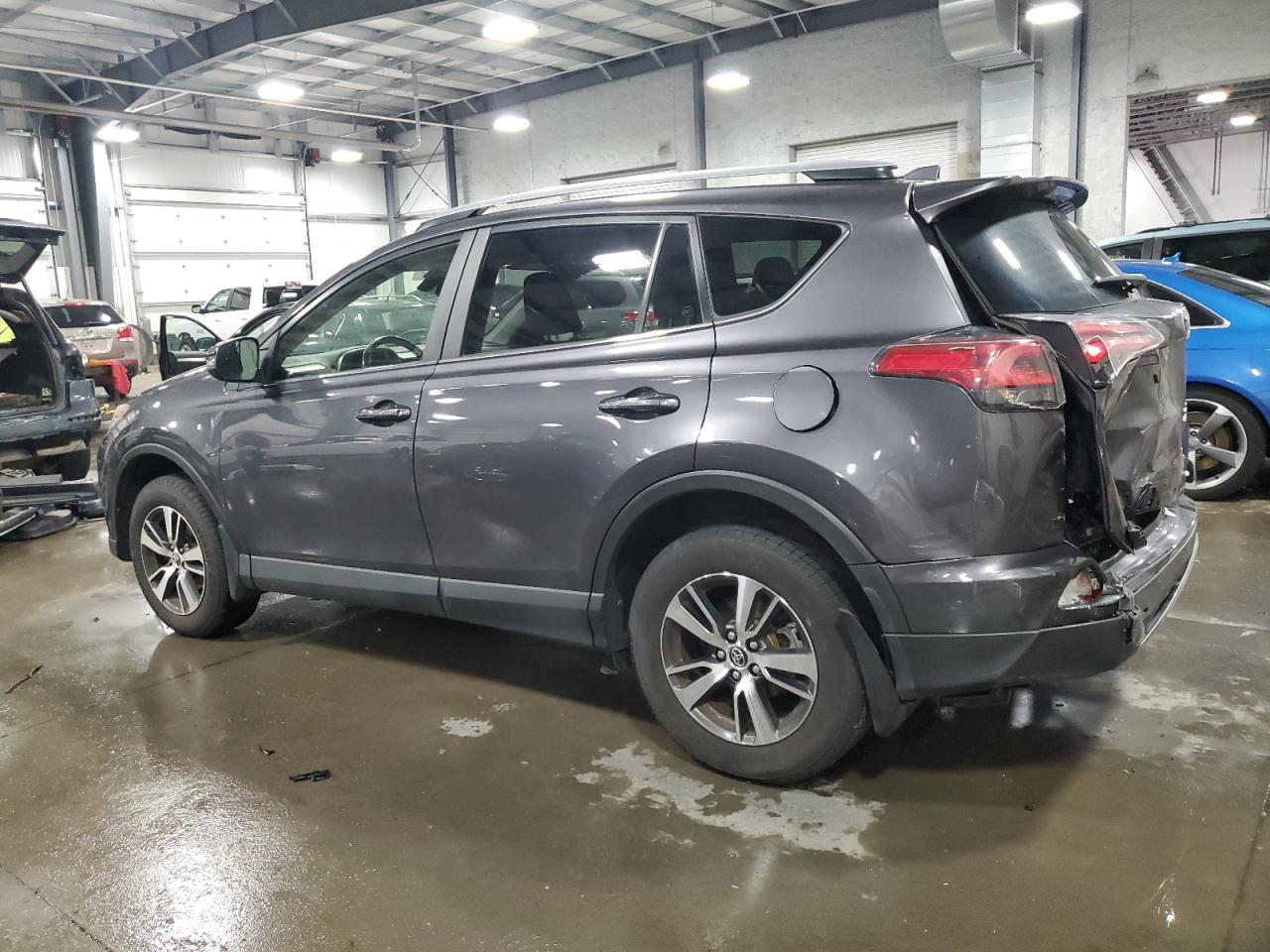 JTMRFREV4HJ173301 2017 TOYOTA RAV 4 - Image 2