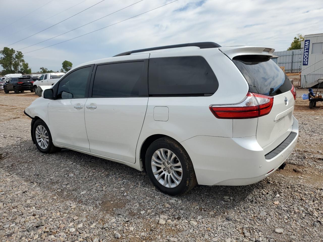 2015 Toyota Sienna - Image 2