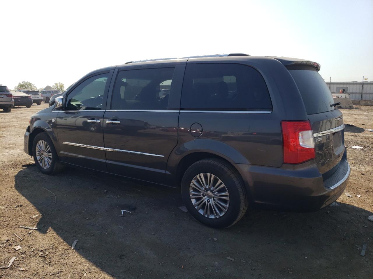 2014 Chrysler Town & Country - Image 2