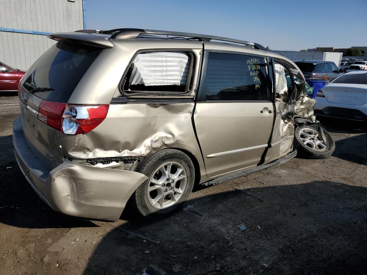 2004 Toyota Sienna - Image 3