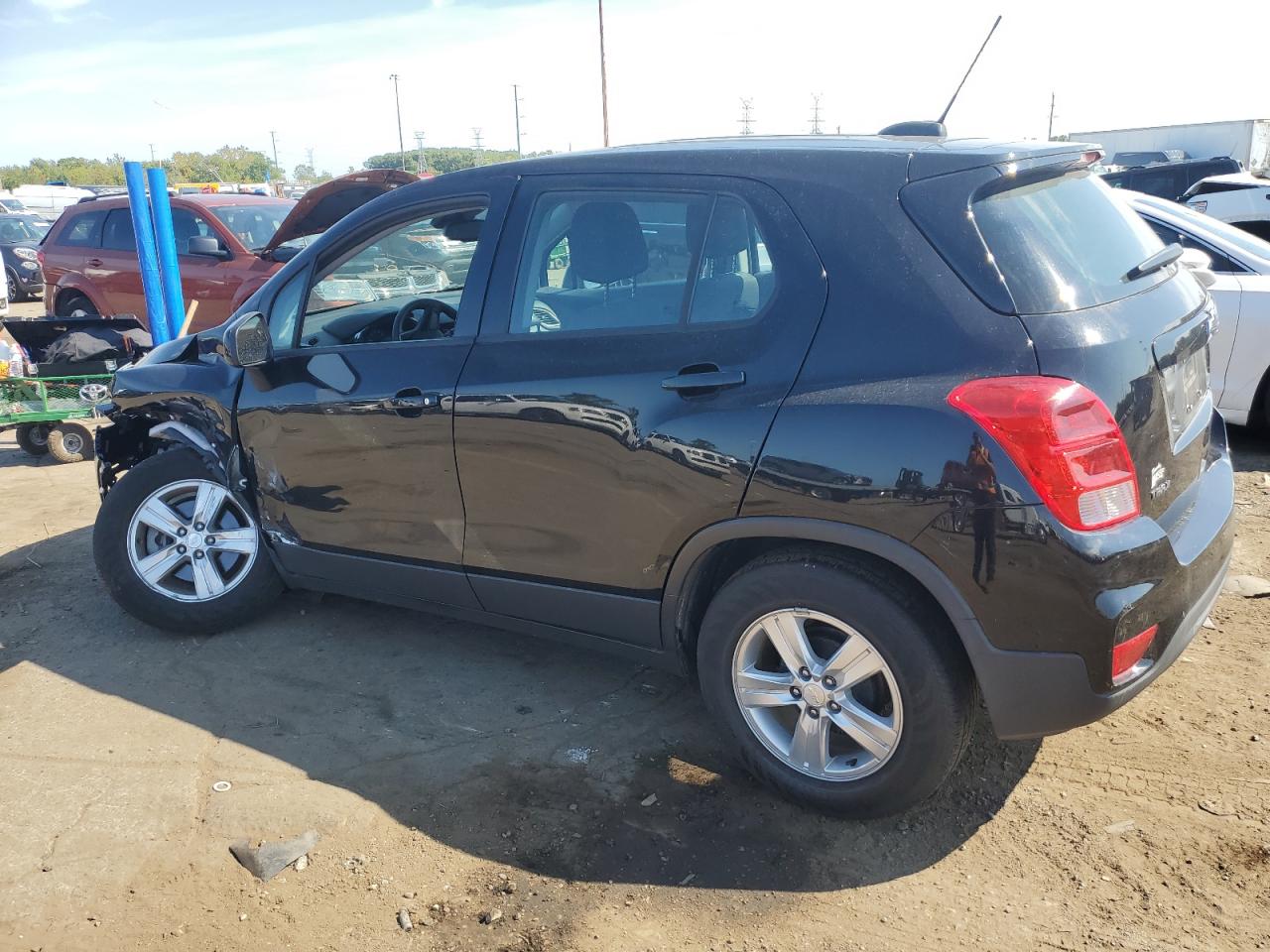 VIN 3GNCJKSB8KL254170 2019 CHEVROLET TRAX no.2