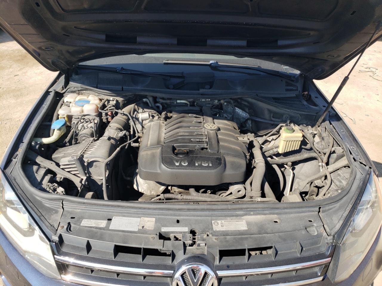 WVGFF9BP2CD002493 2012 Volkswagen Touareg V6