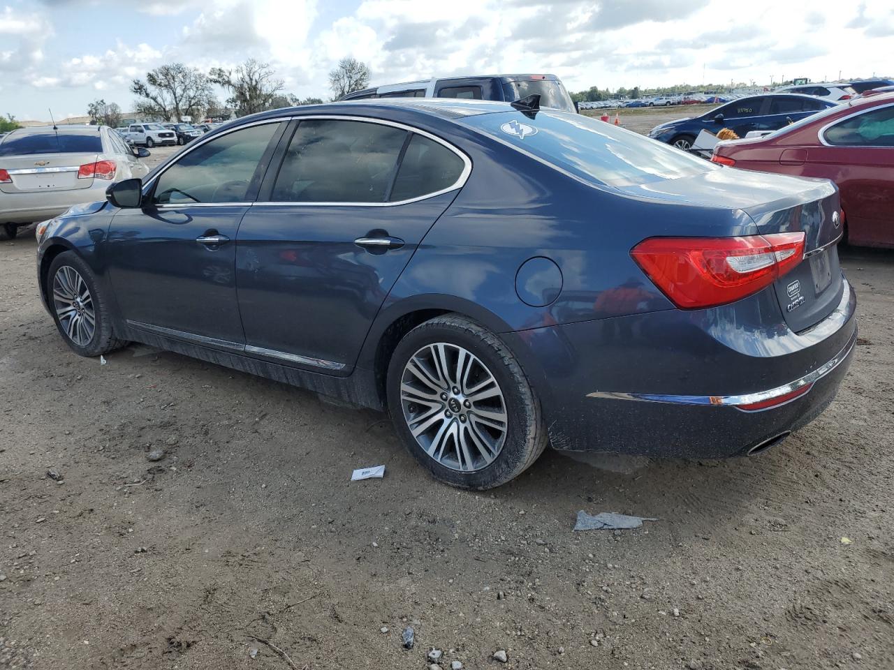 2015 Kia Cadenza - Image 2