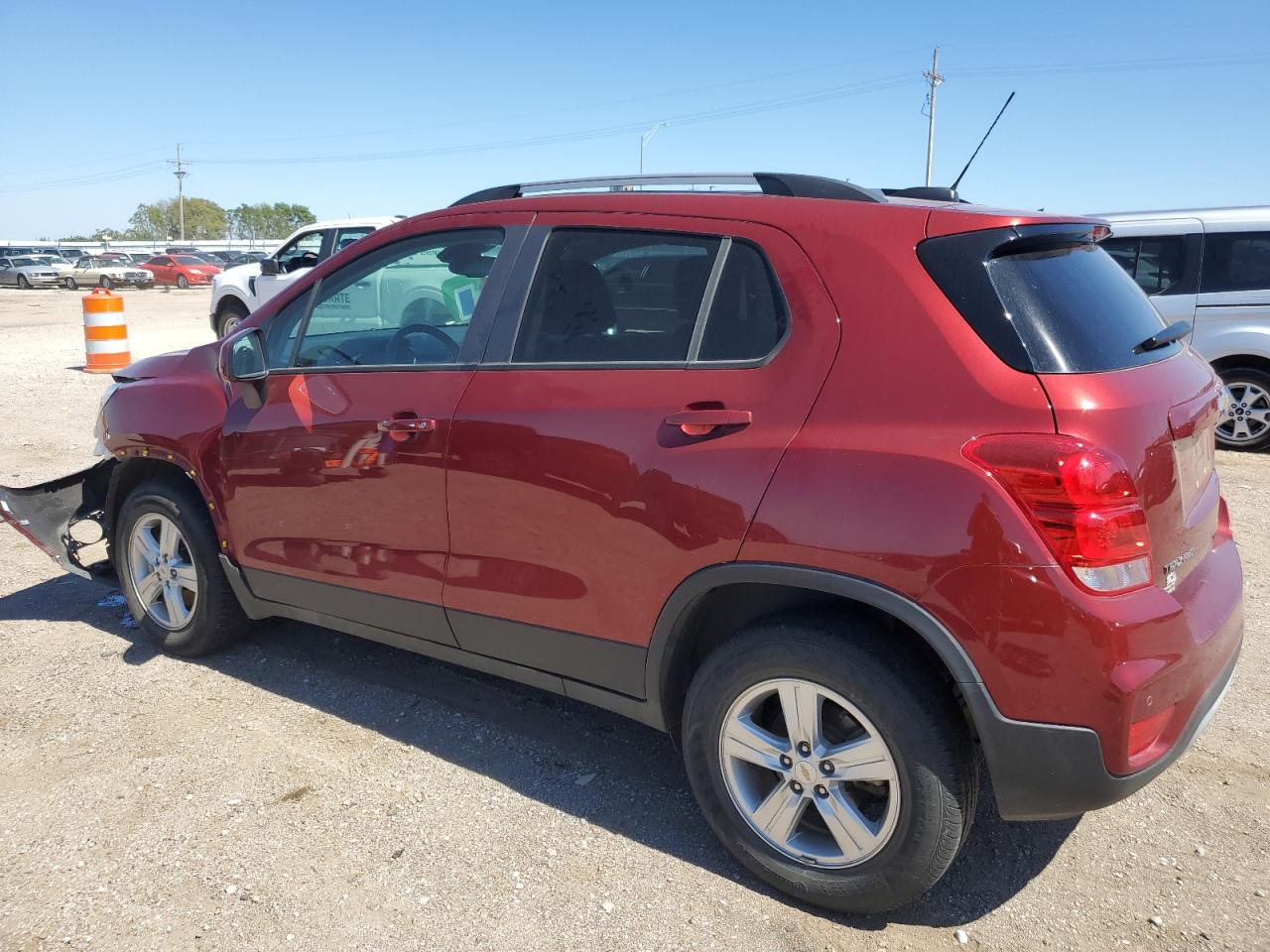 KL7CJPSB8MB347567 Chevrolet Trax 1LT 2