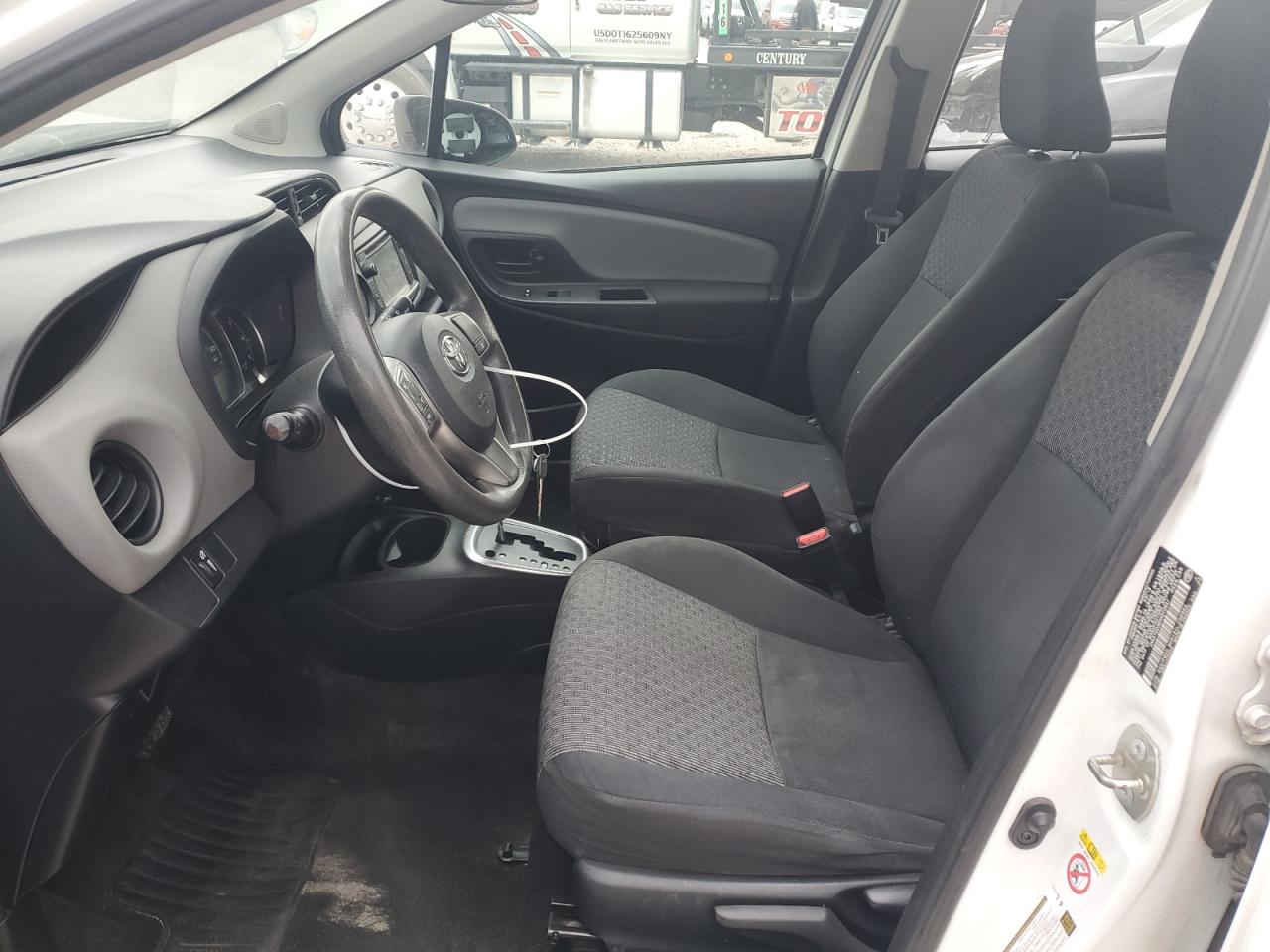 VNKKTUD36HA073947 2017 Toyota Yaris L