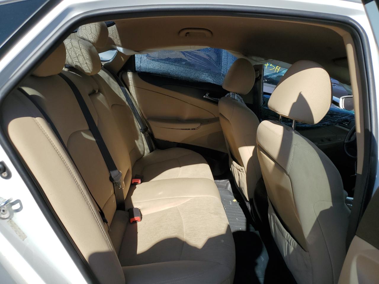 2011 Hyundai Sonata - Image 10