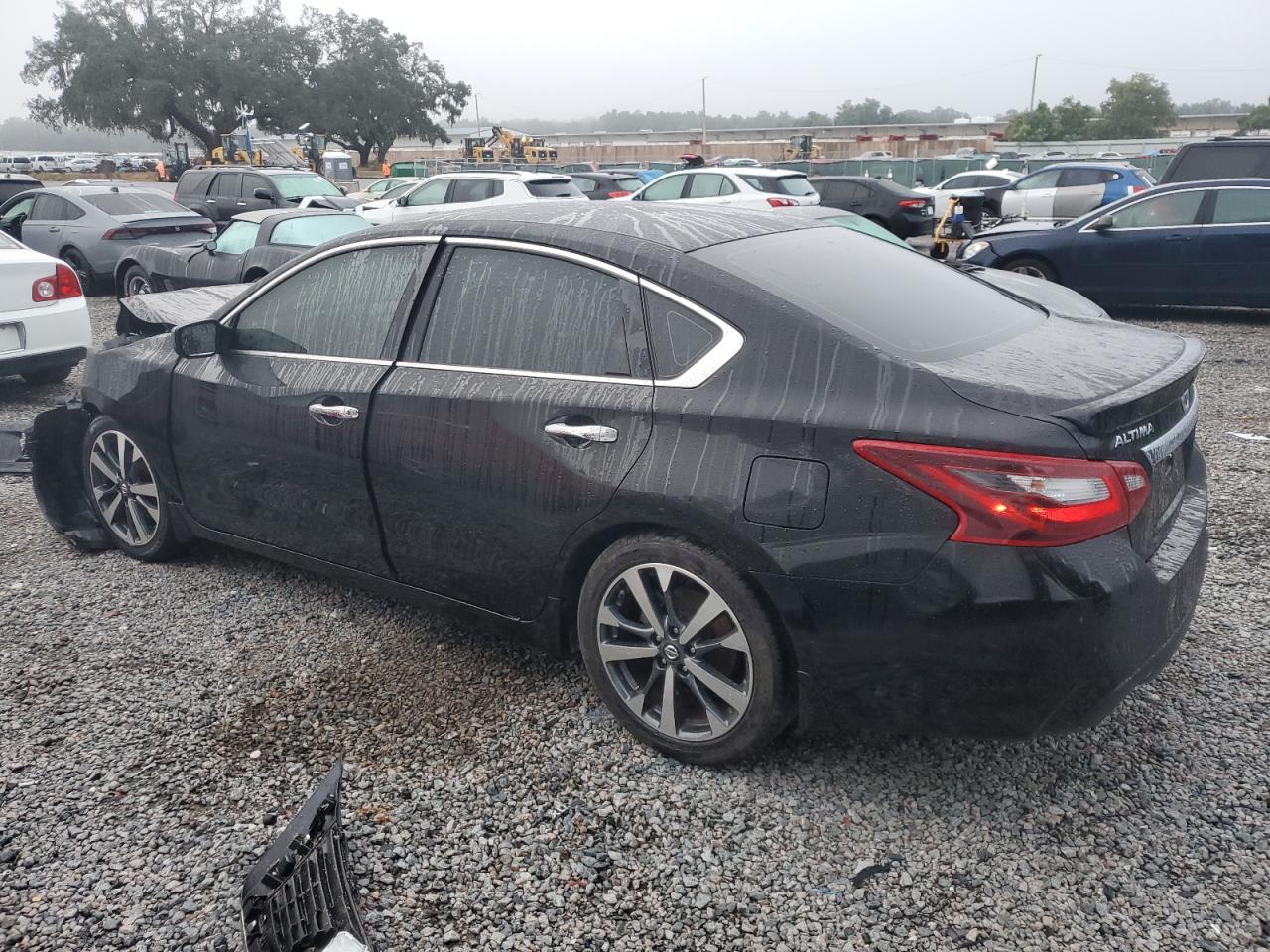 1N4AL3AP8HC483889 2017 NISSAN ALTIMA - Image 2