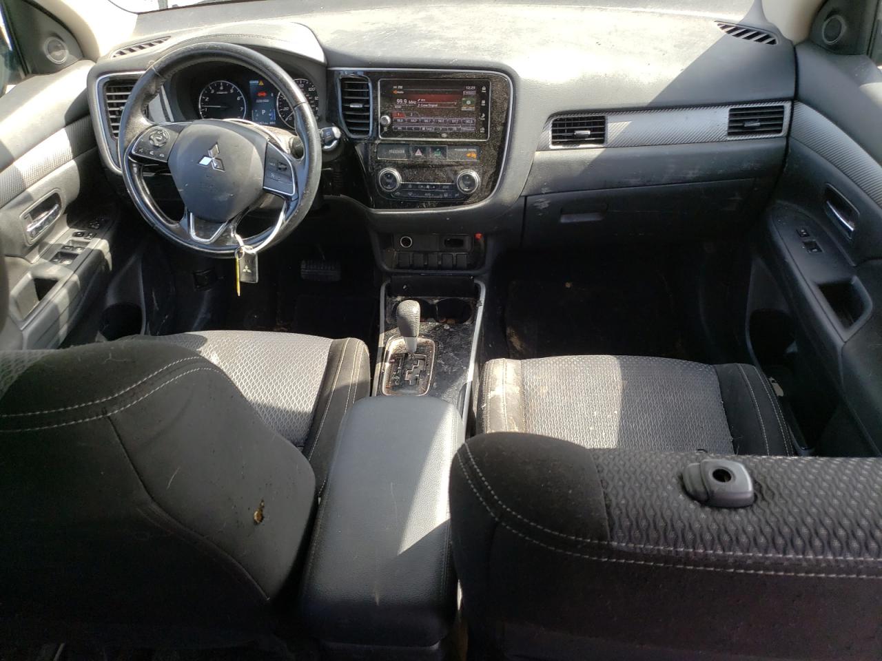 JA4AZ3A30JZ025363 2018 Mitsubishi Outlander Se