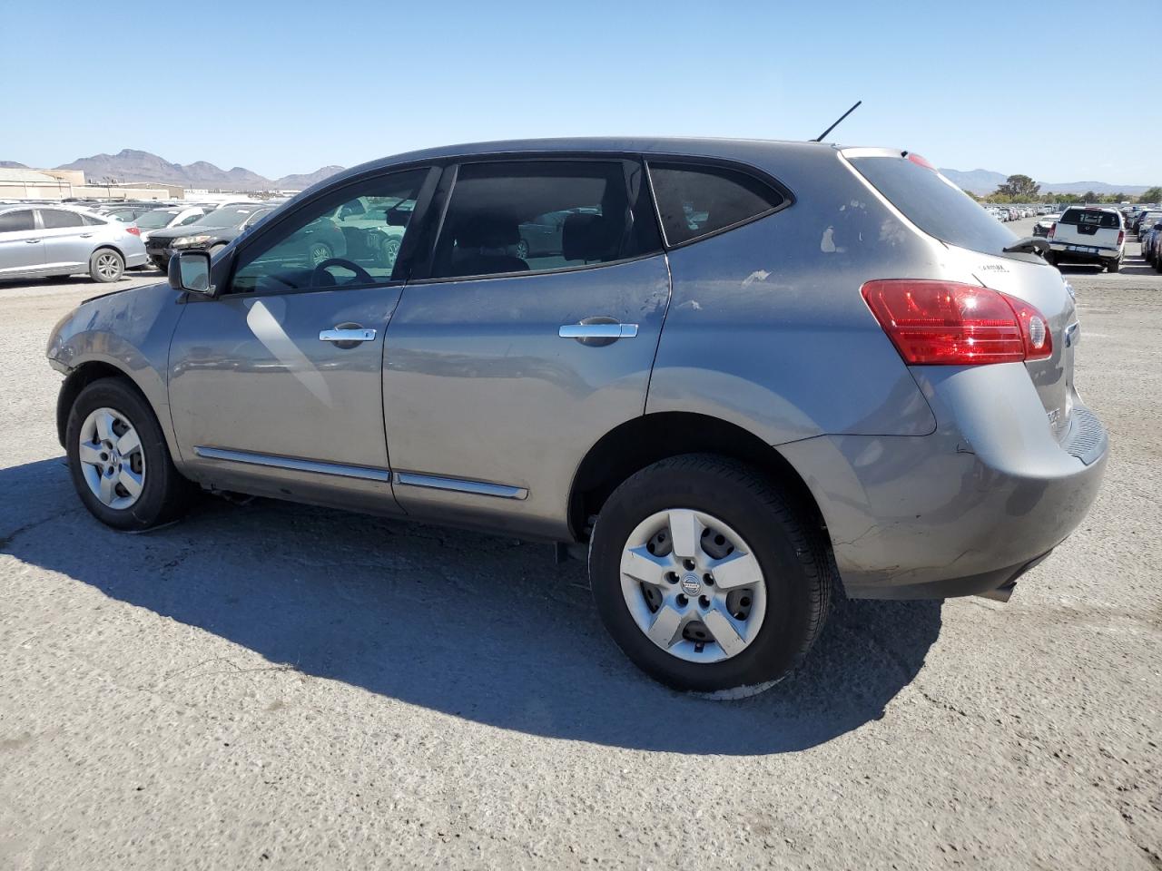 2015 Nissan Rogue - Image 2