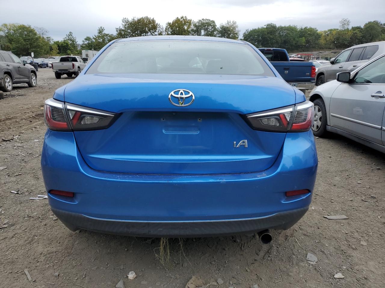 3MYDLBYV3HY172594 2017 Toyota Yaris Ia