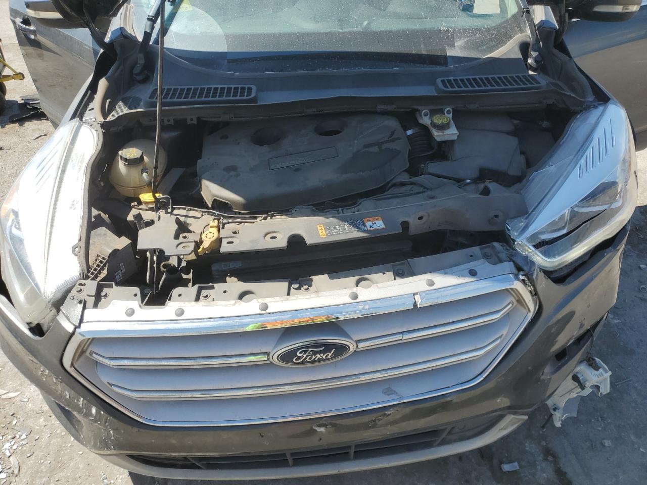 1FMCU0J92KUB82970 2019 Ford Escape Titanium