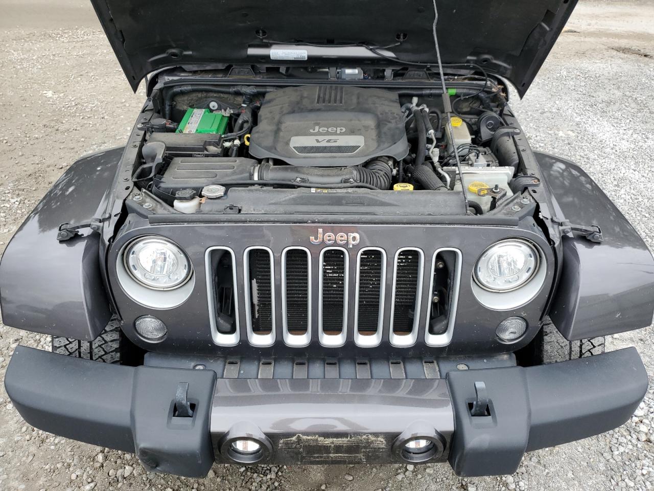 1C4BJWEG5HL590432 2017 Jeep Wrangler Unlimited Sahara