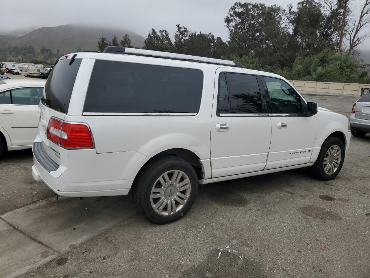 2011 Lincoln Navigator L VIN: 5LMJJ3H56BEJ02548 Lot: 73058084