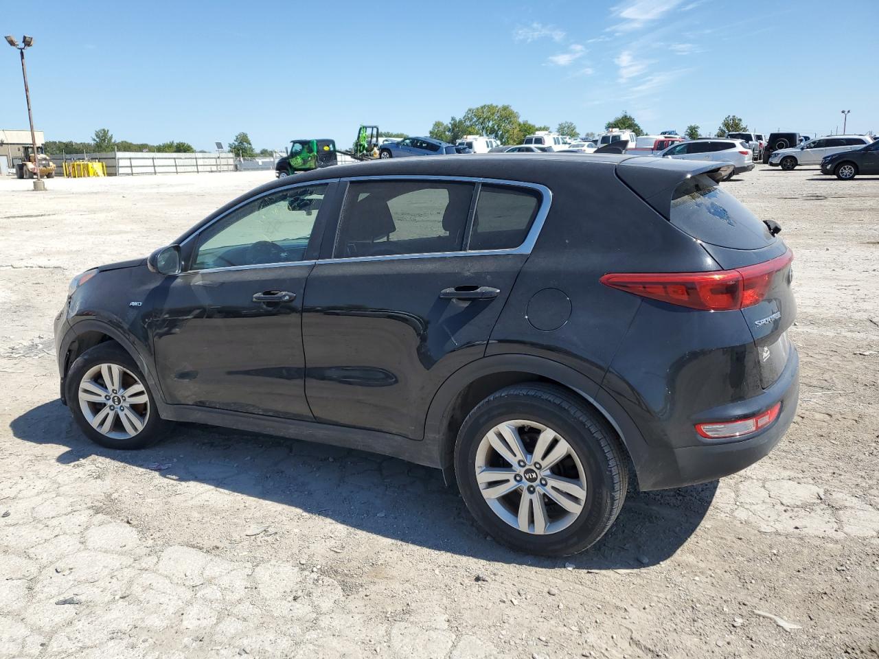 KNDPMCAC9H7128222 2017 KIA SPORTAGE - Image 2