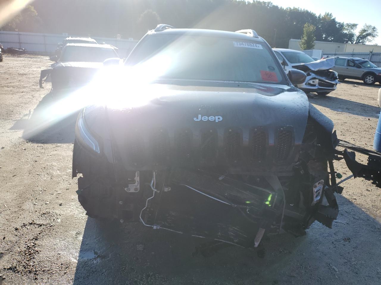 2014 Jeep Grand Cherokee - Image 5