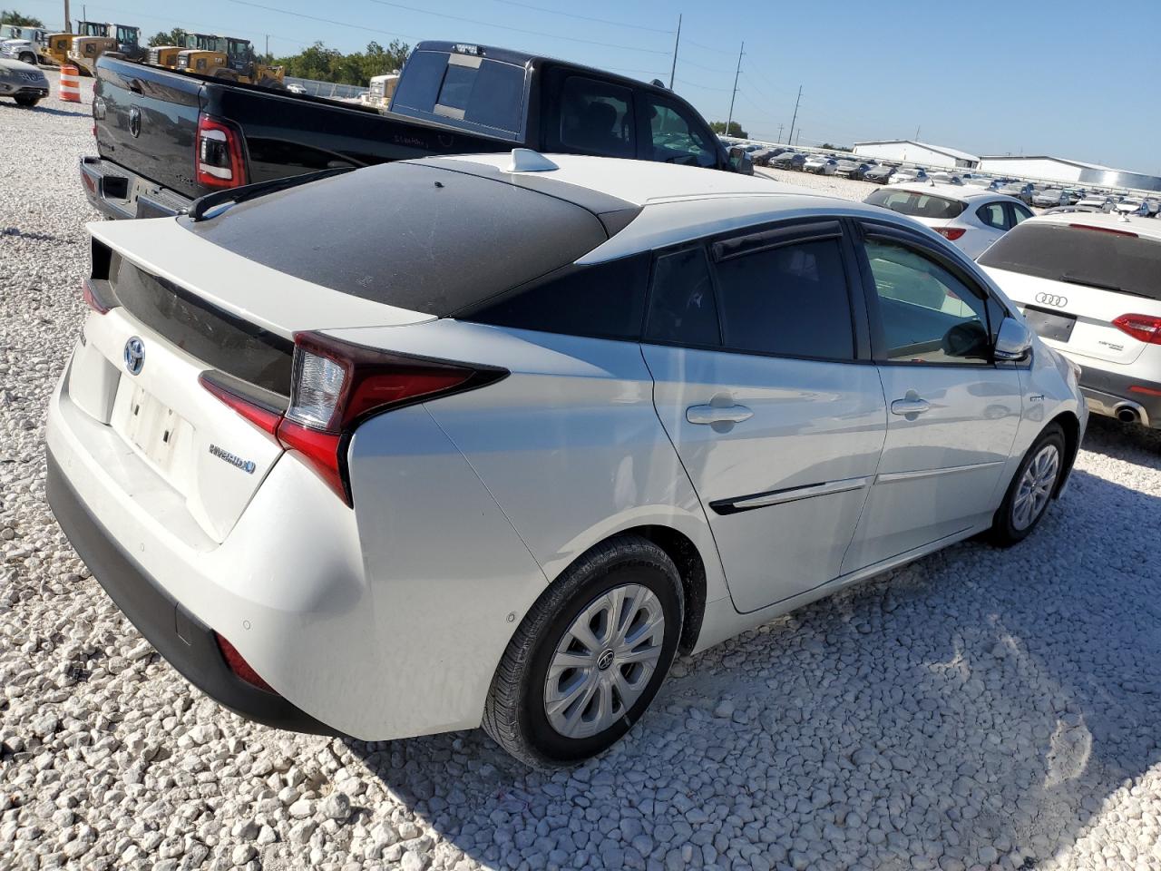 VIN JTDKARFUXK3077822 2019 TOYOTA PRIUS no.3