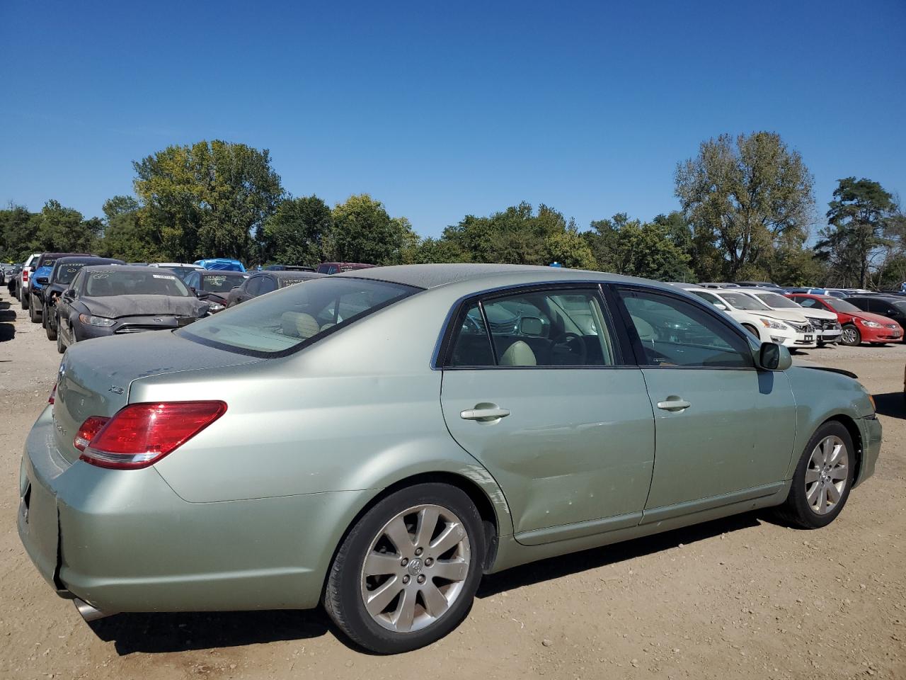 2006 Toyota Avalon - Image 3