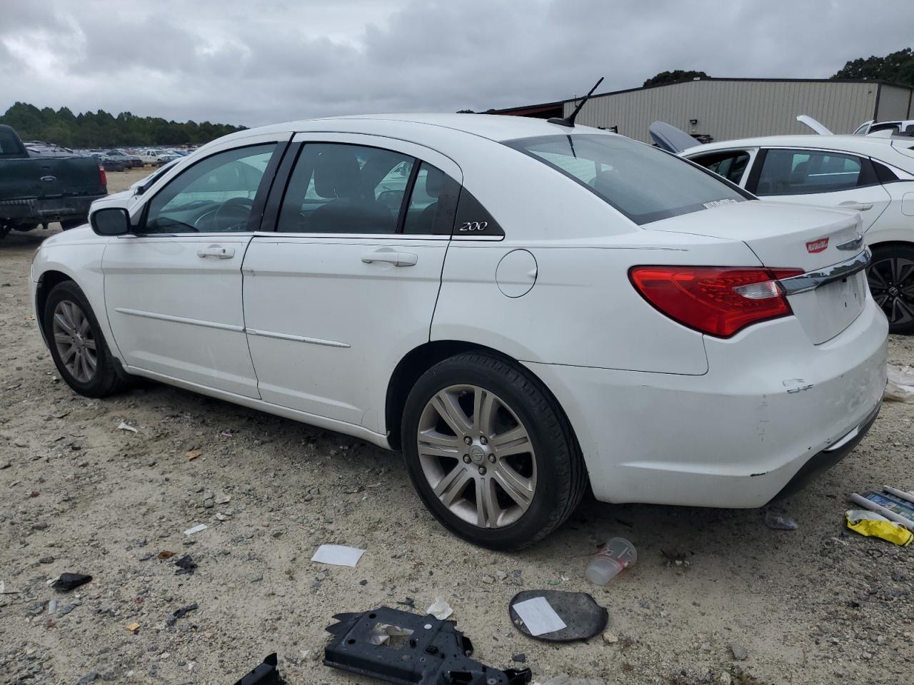 2013 Chrysler 200 - Image 2