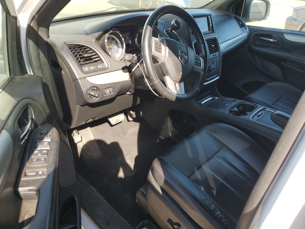 2018 Dodge Caravan - Image 8