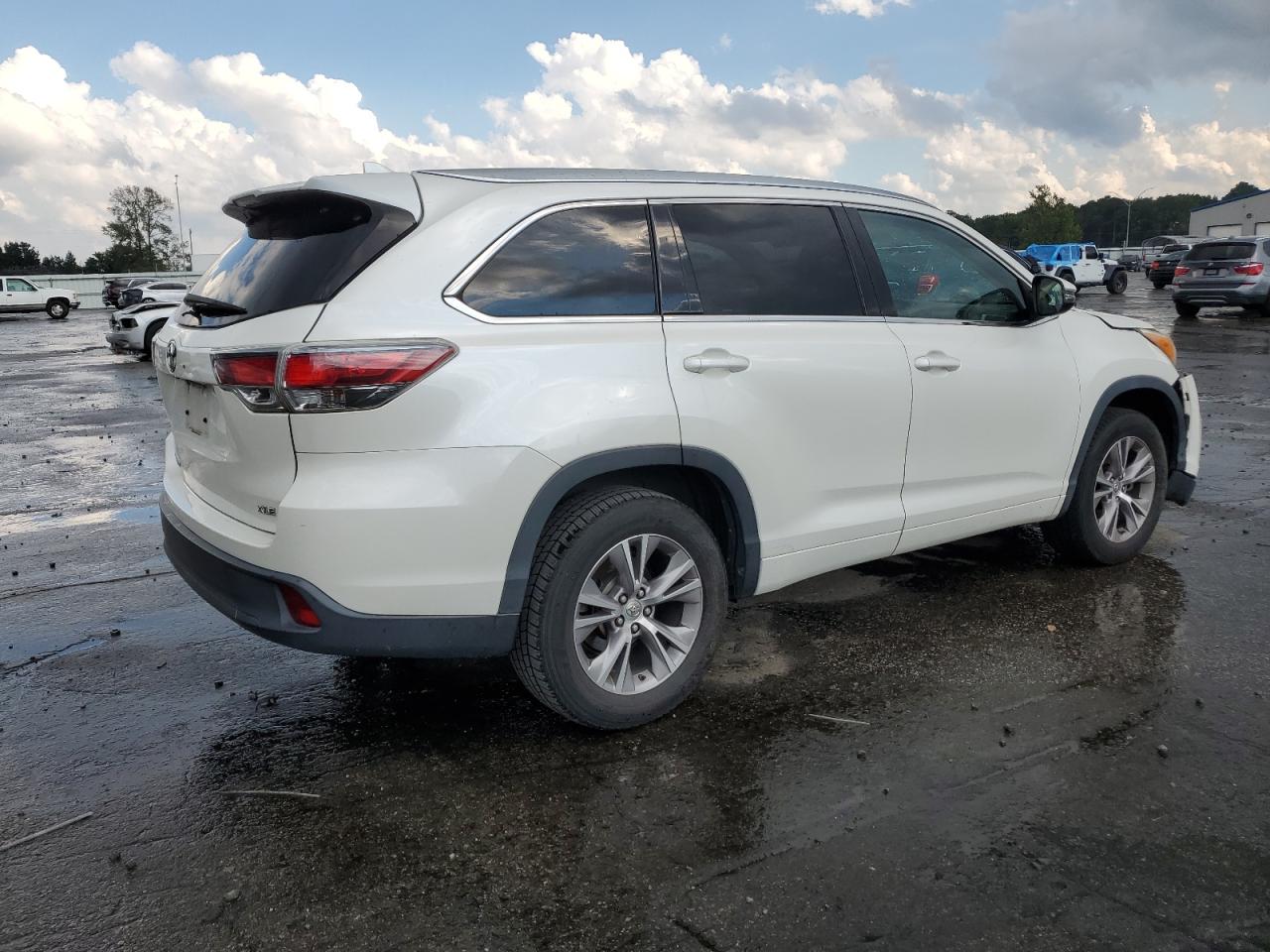 5TDKKRFH3ES029226 2014 Toyota Highlander Xle