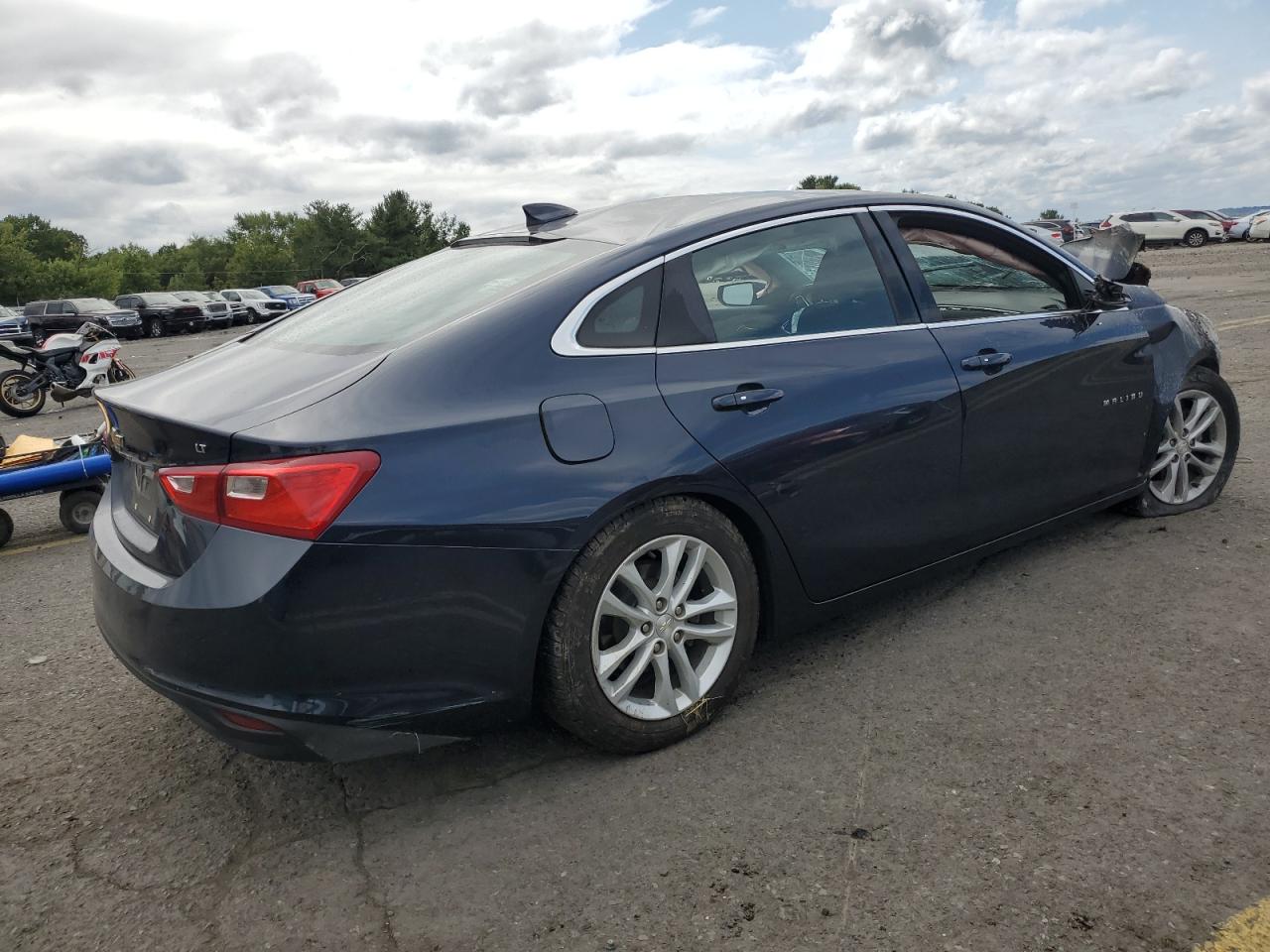 2017 Chevrolet Malibu - Image 3