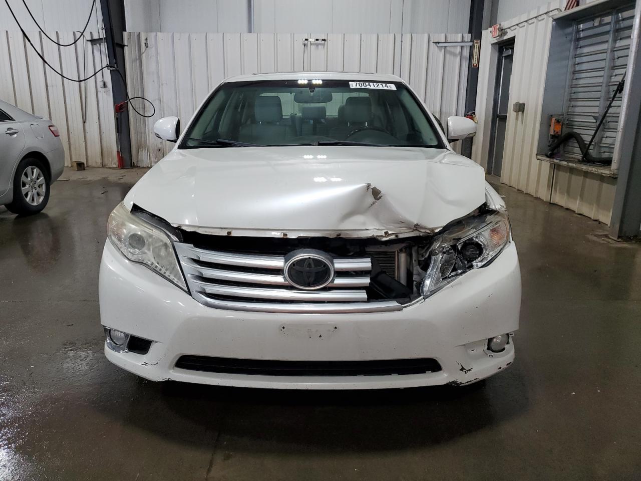 2012 Toyota Avalon - Image 5