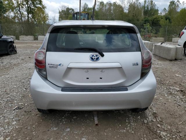  TOYOTA PRIUS 2013 Серебристый