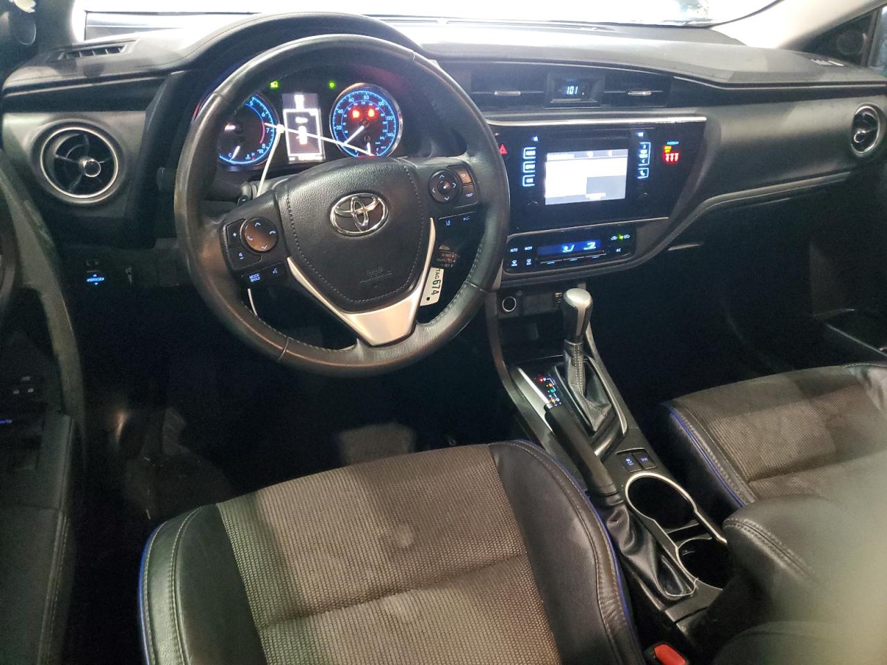 2018 Toyota Corolla L VIN: 5YFBURHE9JP793985 Lot: 70313184